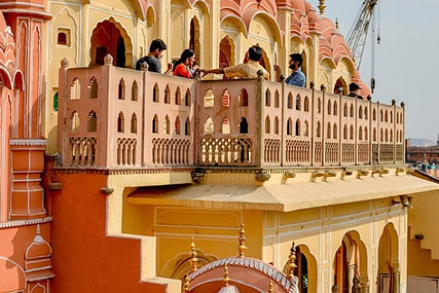 Jewels of Jaipur: A 3-Day Expedition through History, Culture, and Shopping Splendors